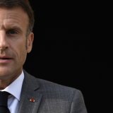 Le président français Emmanuel Macron tend la main aux partis.